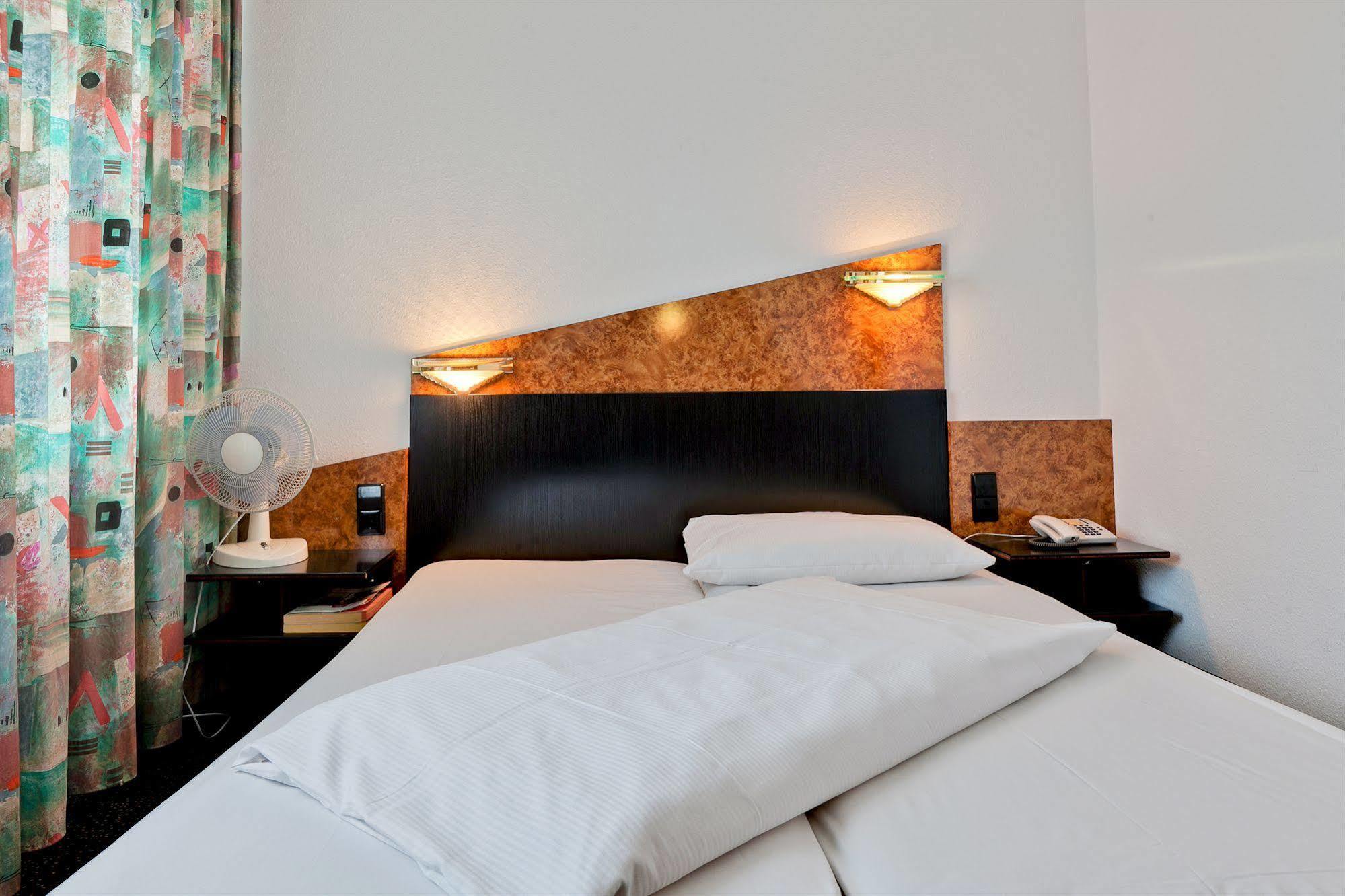 Hotel Astoria Stuttgart City Εξωτερικό φωτογραφία